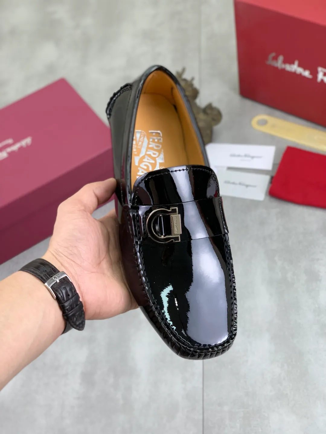 Men's shoes 💰P542 New model, high quality [Ferragamo/Ferragamo] Latest lazy slip-on shoes Original imported calfskin, imported cowhide lining + original luxury metal buckle + original combination outsole Comparison without pressure Code number: 38-45